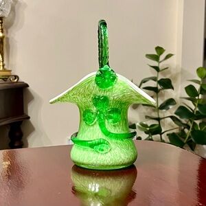 Vintage Eamon Art Glass Basket Vase Hand Blown Shamrock Splatter Speckled